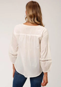Roper Embroidered Pintuck 3/4 Sleeve Top
