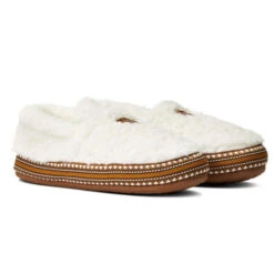 Ariat Snuggle Slippers -Equestrian Clothing Store snuggle slipper appaloosa cream hero 2271 101 ariat 99965.1679360619